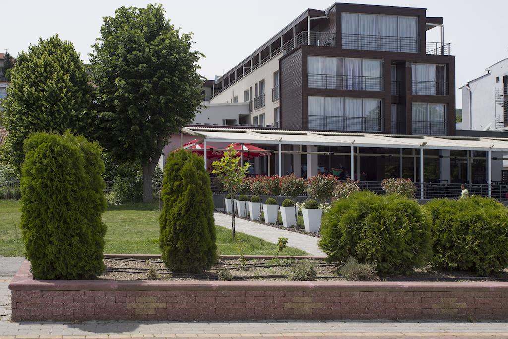 Romantique Dojran Hotel ภายนอก รูปภาพ