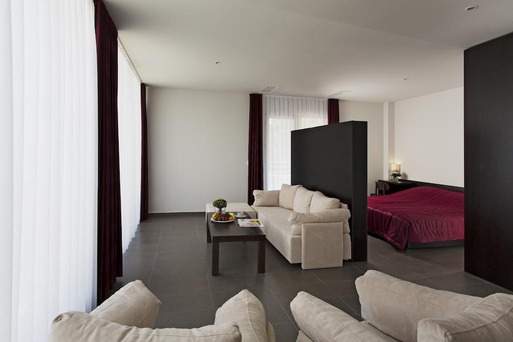 Romantique Dojran Hotel ภายนอก รูปภาพ